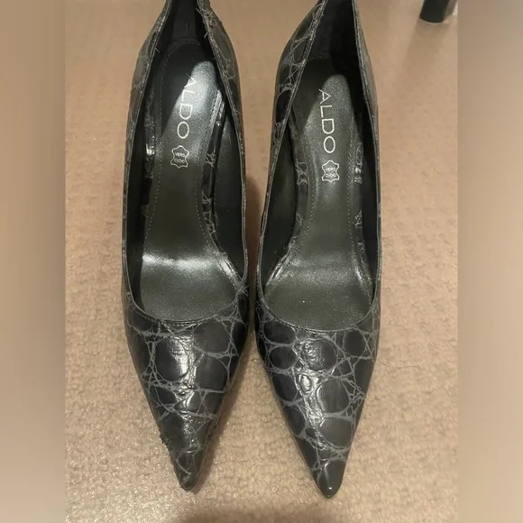 Aldo Shoes Aldo Crocodile Print Dark Gray Heels Size 38